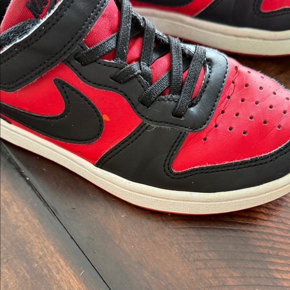 Nike Kids Black and Red Sneakers - Picture 5 of 11
